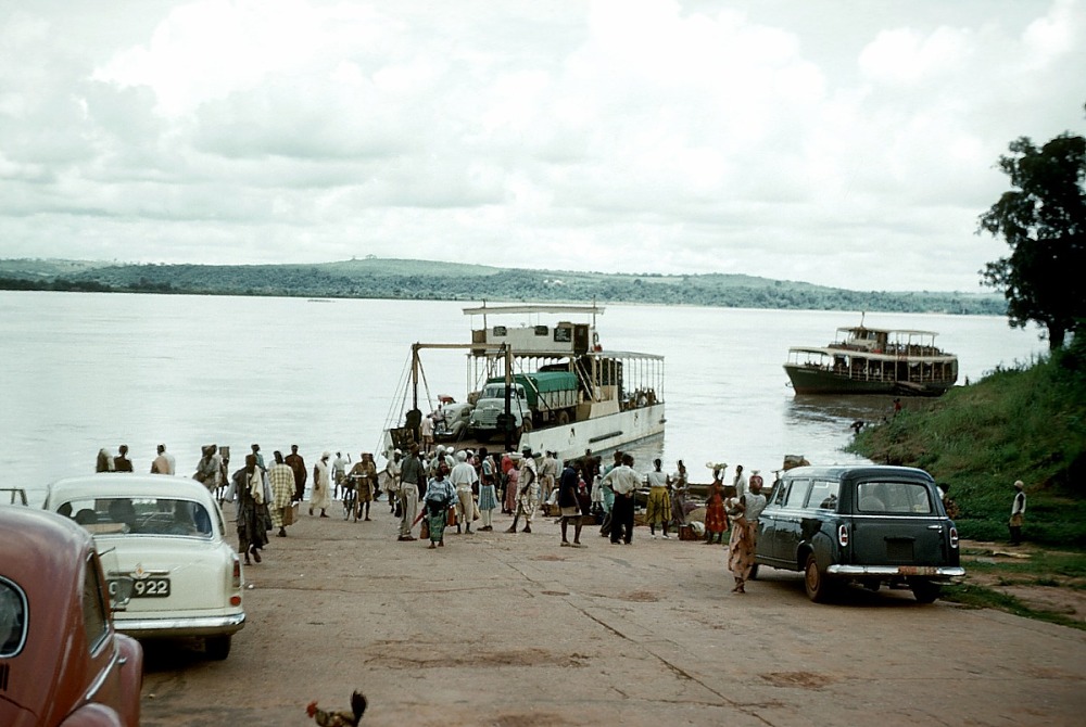 How cars were ferried from Asaba to Onitsha 
