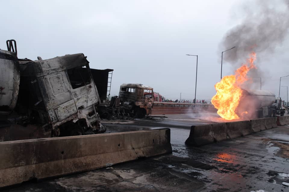 The damaged fire at the Lagos-Ibadan Expressway 