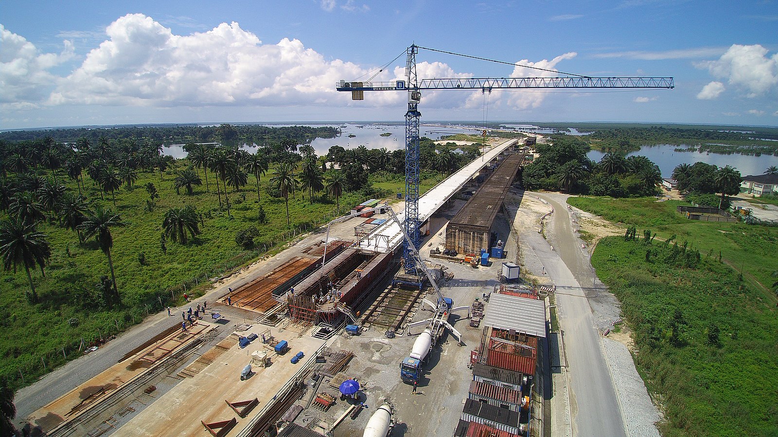 Men at work at Bonny-Bodo road project