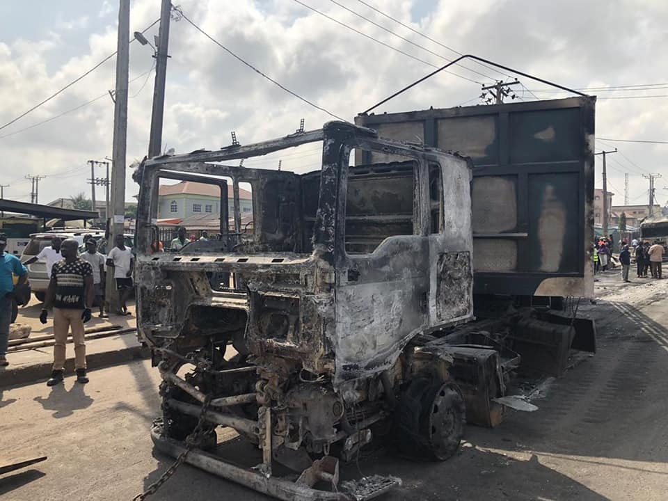 Lagos Govt Recovers BURNT TRUCKS AT FAGBA JUNCTION INWARD IJU-ISHAGA 