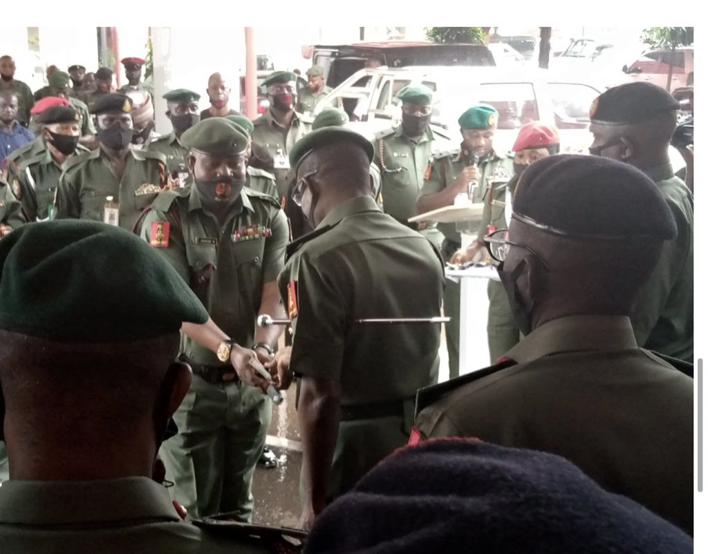 Buratai Presents Brand New Innoson Hilux Pick-Up Vans To 16 Army Warrant Officers (PHOTOS) | AuotReportNG.com