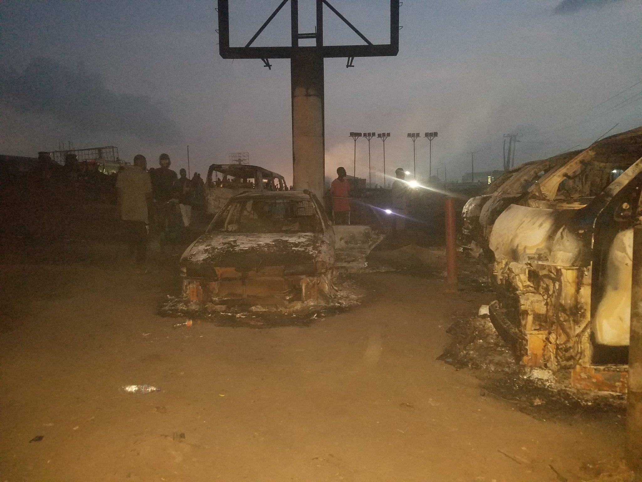 Cars, Buses Razed In Early Morning Fire Along Lagos-Ibadan Expressway