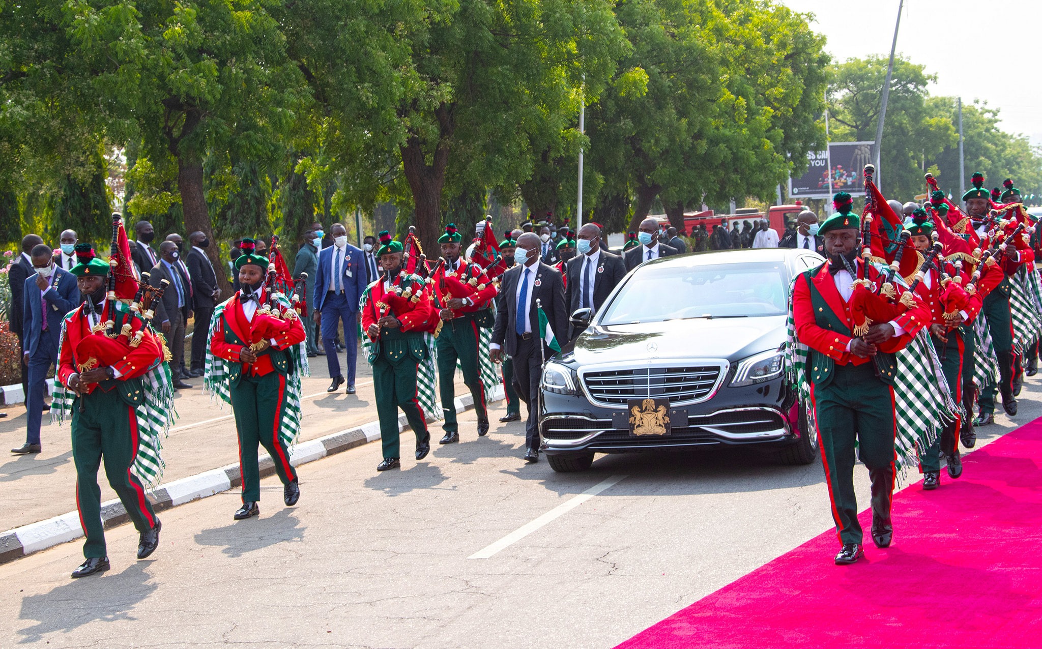 Pres Buhari Mercedes-Maybach S650